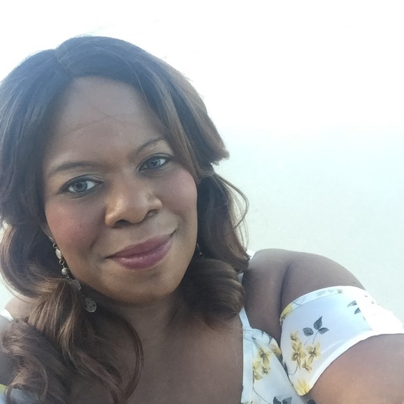 Meet your Posher, Janae - Picture 1 of 1